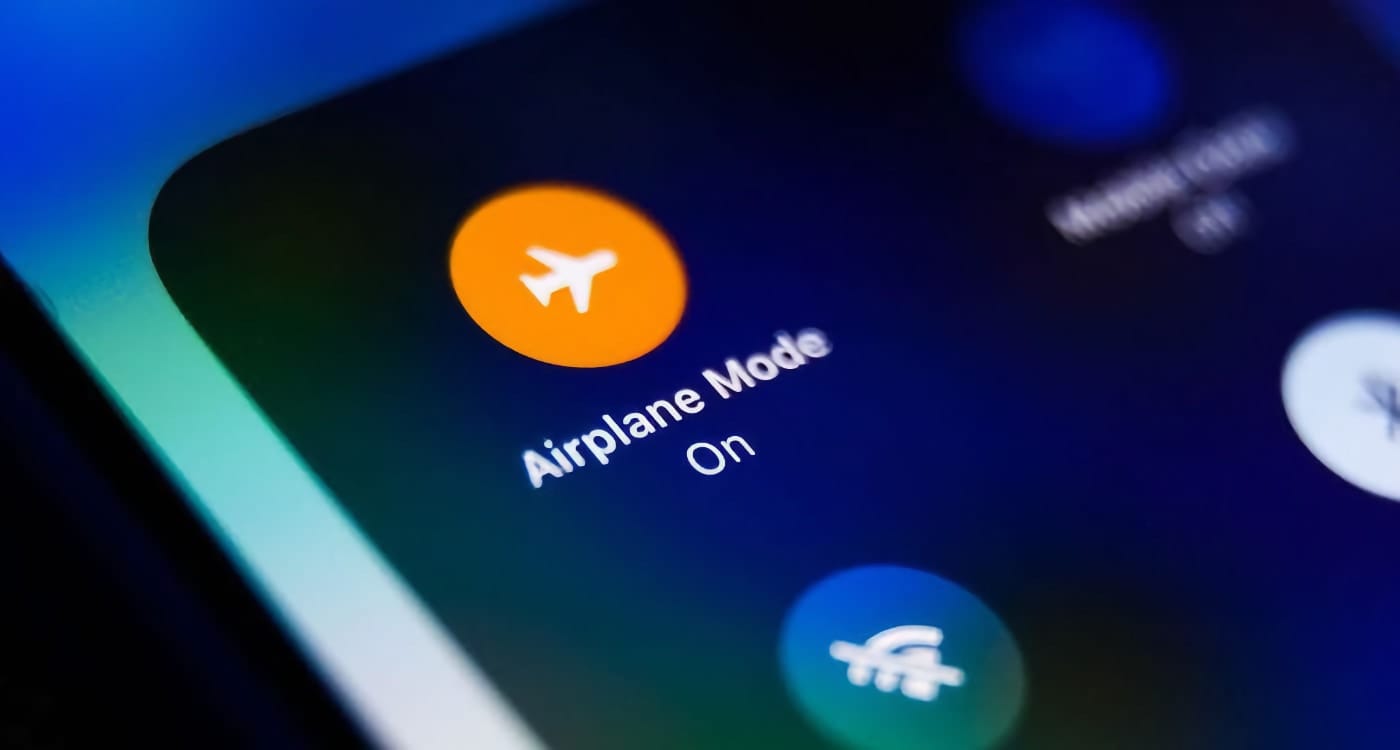 Modo avión protegido por código